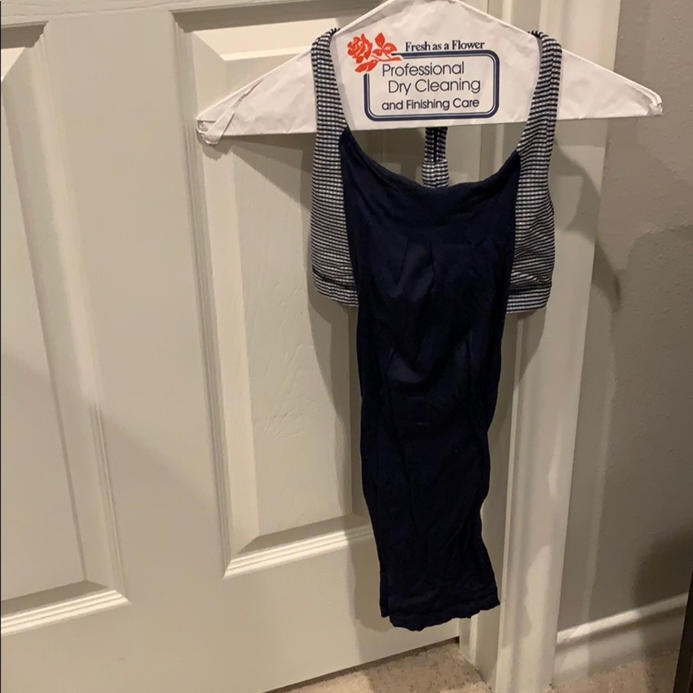 Lululemon tank top with connected bra